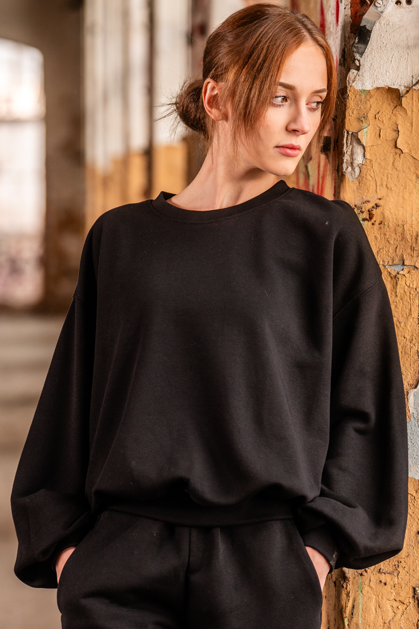 omg-wear-bluza-damska-crew-czarna.png