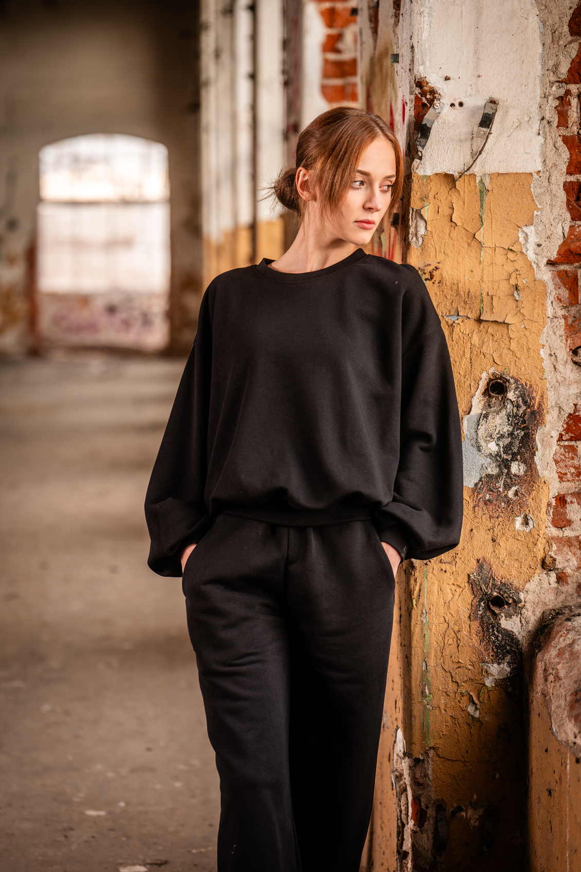 komplet-dresowy-bluza-spodnie-czarny.png